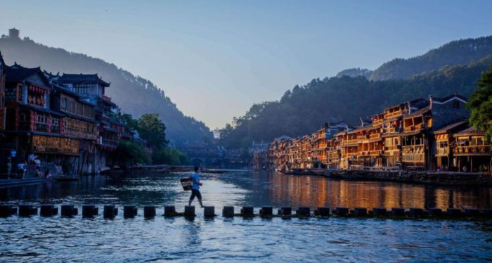 两个人去凤凰古城需要多少钱【什么时候去凤凰古城最好】