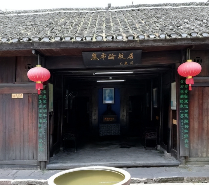 两个人去凤凰古城需要多少钱【什么时候去凤凰古城最好】