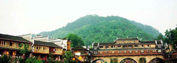 两个人去凤凰古城需要多少钱【什么时候去凤凰古城最好】