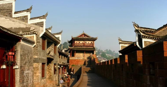 两个人去凤凰古城需要多少钱【什么时候去凤凰古城最好】