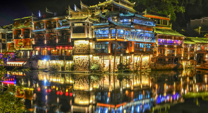 两个人去凤凰古城需要多少钱【什么时候去凤凰古城最好】