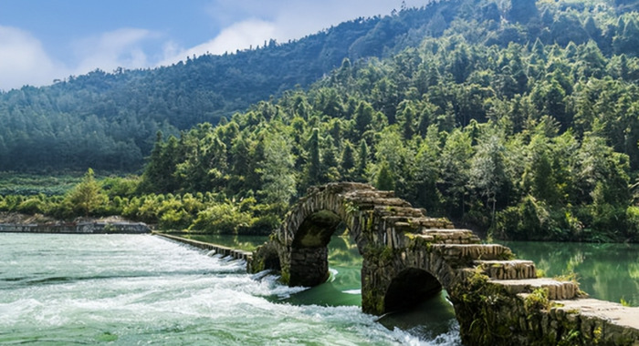 两个人去凤凰古城需要多少钱【什么时候去凤凰古城最好】