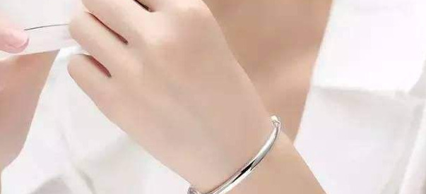 女性银手镯戴左手好还是右手好【女式戴银手镯戴左手好还是戴右手好】