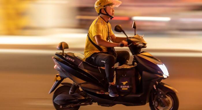 这么多年轻人送外卖是好事情吗【为什么现在的年轻人都去送外卖】