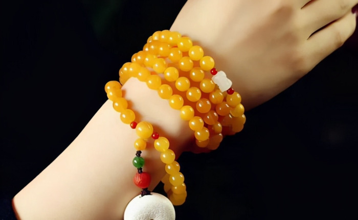 怎么辨别天然蜜蜡【天然蜜蜡鉴定方法】