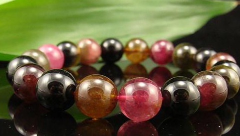 暖宫石是什么石头【暖宫石的功效与作用佩戴禁忌】