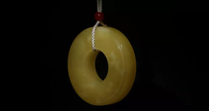 俄料蜜蜡和乌料的区别【俄料蜜蜡是什么意思】