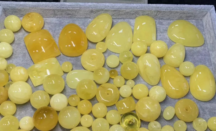 俄料蜜蜡和乌料的区别【俄料蜜蜡是什么意思】