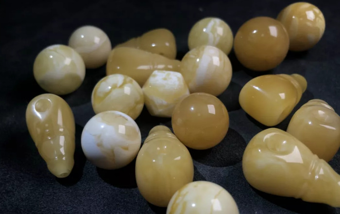 俄料蜜蜡和乌料的区别【俄料蜜蜡是什么意思】