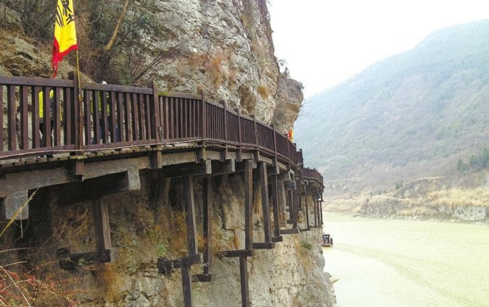 形容道路崎岖难走的成语【形容道路很难走的句子】