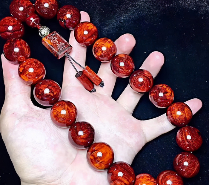 小叶紫檀手串怎么盘玩和保养【小叶紫檀手串怎么盘玩和保养知乎】