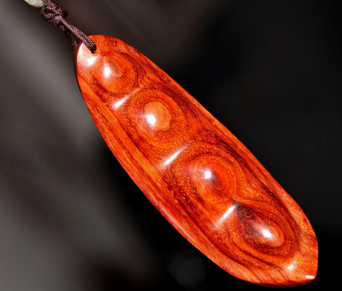 小叶紫檀手串怎么盘玩和保养【小叶紫檀手串怎么盘玩和保养知乎】