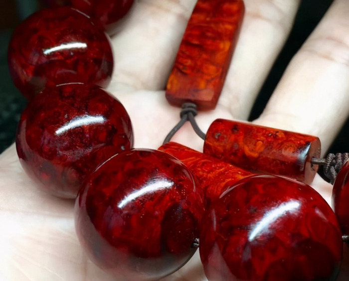 小叶紫檀手串怎么盘玩和保养【小叶紫檀手串怎么盘玩和保养知乎】