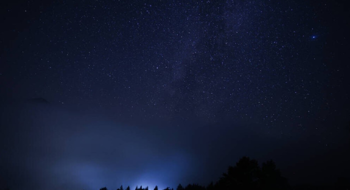 描写夜幕降临的优美句子少一点的【描写夜幕降临的优美语句】