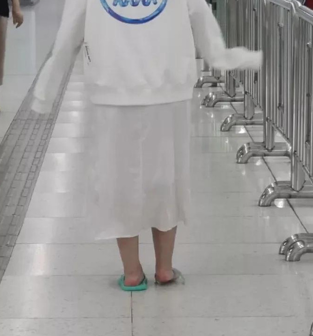 修空调师傅表情包什么梗【修空调师傅表情包回头】