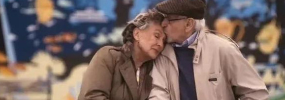 赞美老年人感情好的句子【形容老年人爱情的说说】