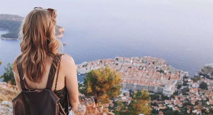 对于满口谎言的人说说【形容一个人满嘴谎话的说说】