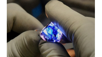 朱砂是鲜红色的好还是暗红色的好【暗红色的朱砂好还是红朱砂好】