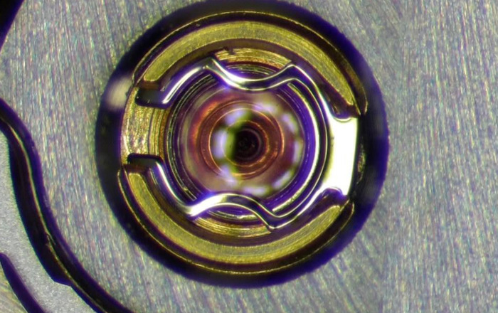 朱砂是鲜红色的好还是暗红色的好【暗红色的朱砂好还是红朱砂好】