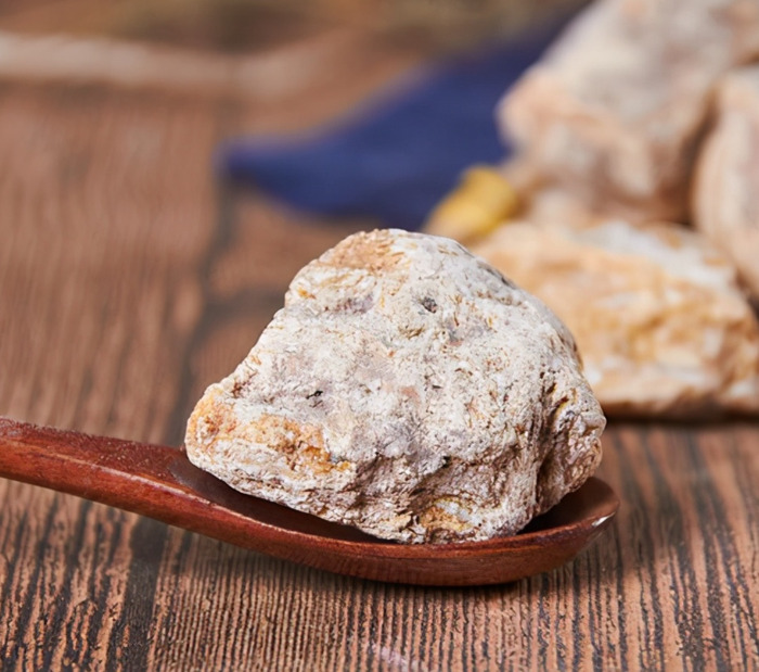 朱砂是鲜红色的好还是暗红色的好【暗红色的朱砂好还是红朱砂好】