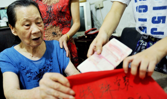 交党费老了有退休金吗【退休了用交党费吗】