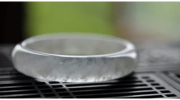 玉石有棉絮的好还是没有棉絮的好【玉有棉絮好吗】