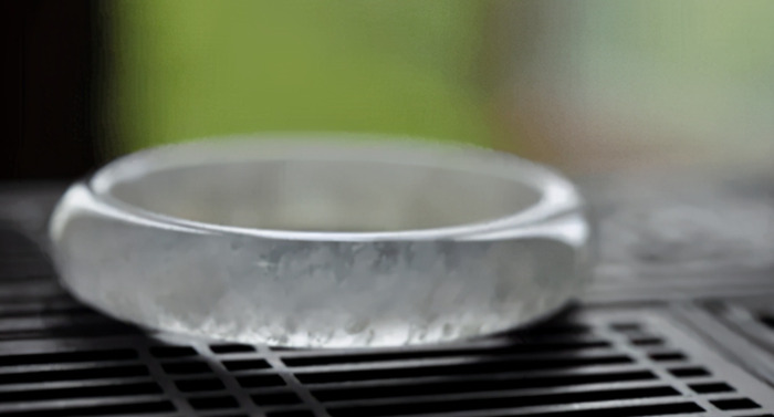 玉石有棉絮的好还是没有棉絮的好【玉有棉絮好吗】