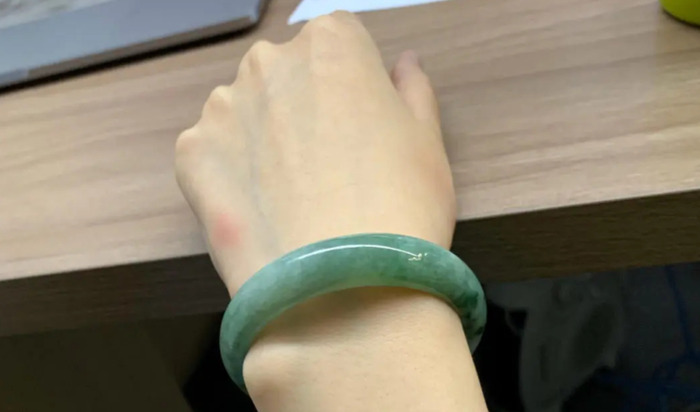 玉石有棉絮的好还是没有棉絮的好【玉有棉絮好吗】