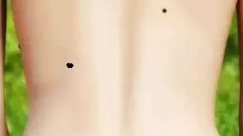 佛说胸前有痣的人【胸前有痣的人前世负过一个人佛教】