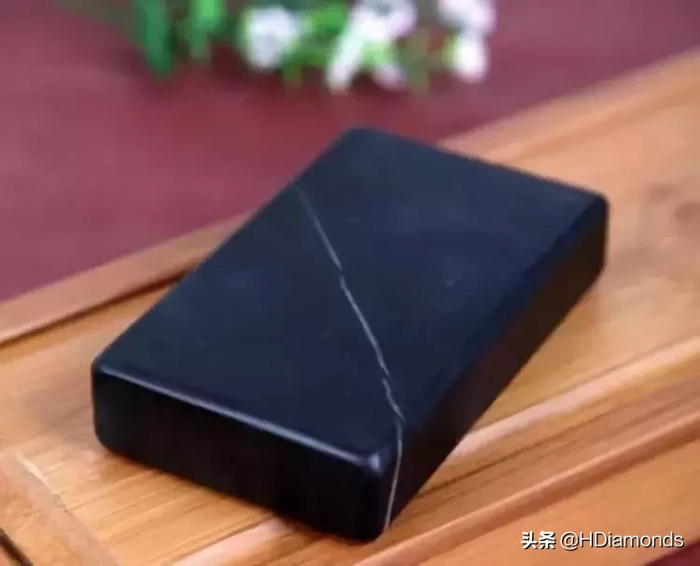 舒俱来和玉哪个好【舒俱来和翡翠能戴在一起吗】