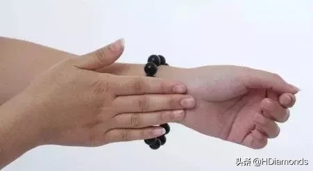 舒俱来和玉哪个好【舒俱来和翡翠能戴在一起吗】