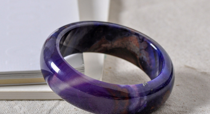 舒俱来和玉哪个好【舒俱来和翡翠能戴在一起吗】