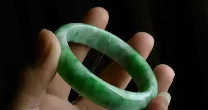 玉辨别真假的方法【鉴别玉的真假小窍门翡翠】