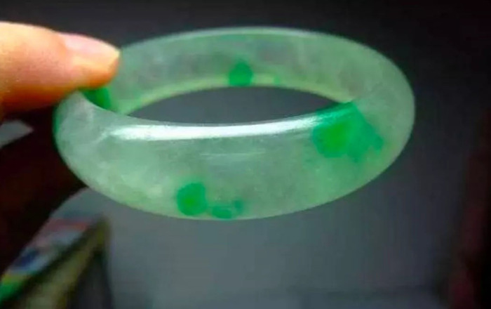 玉辨别真假的方法【鉴别玉的真假小窍门翡翠】