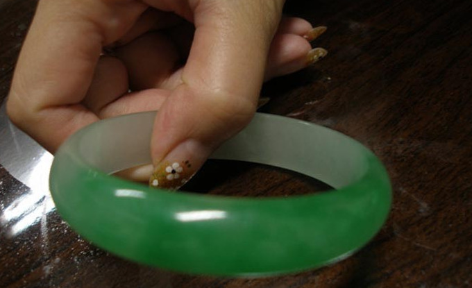 玉辨别真假的方法【鉴别玉的真假小窍门翡翠】